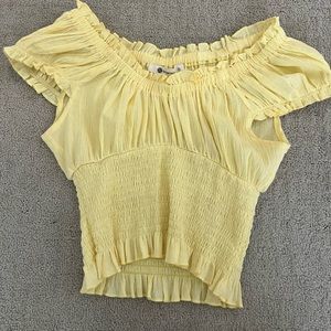 super cute yellow top!